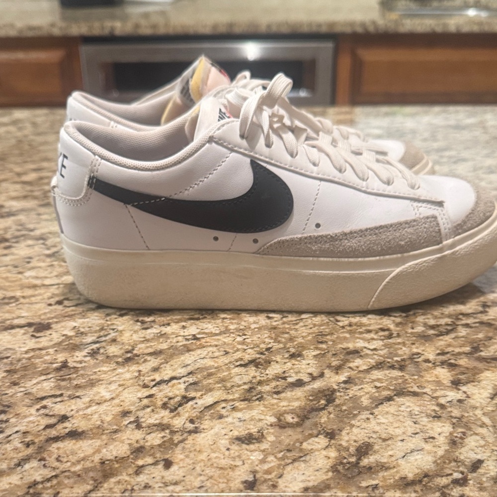 Nike White and Black Women's Sneakers